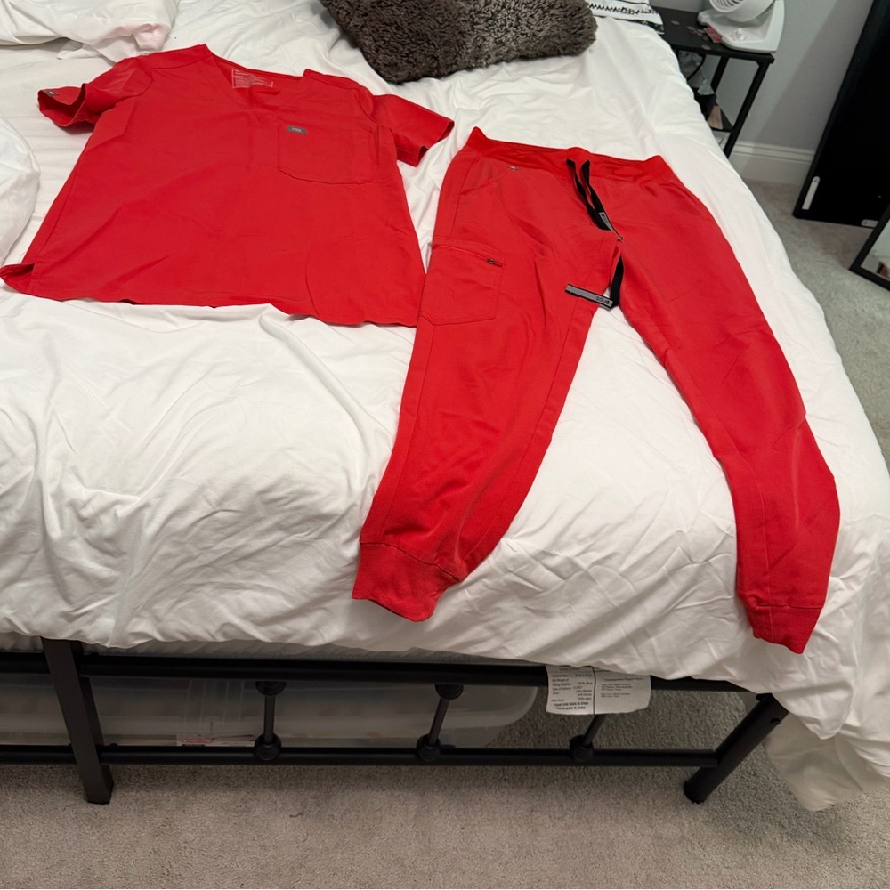 FIGS Red Scrub Set
